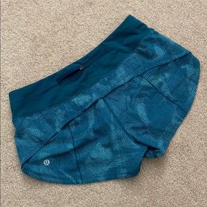 Lululemon 2.5” speed up shorts